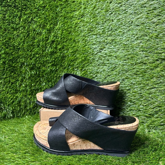 Size 6 Women’s - Donald Pliner Sisu Vintage Metallic Black - Picture 1 of 7